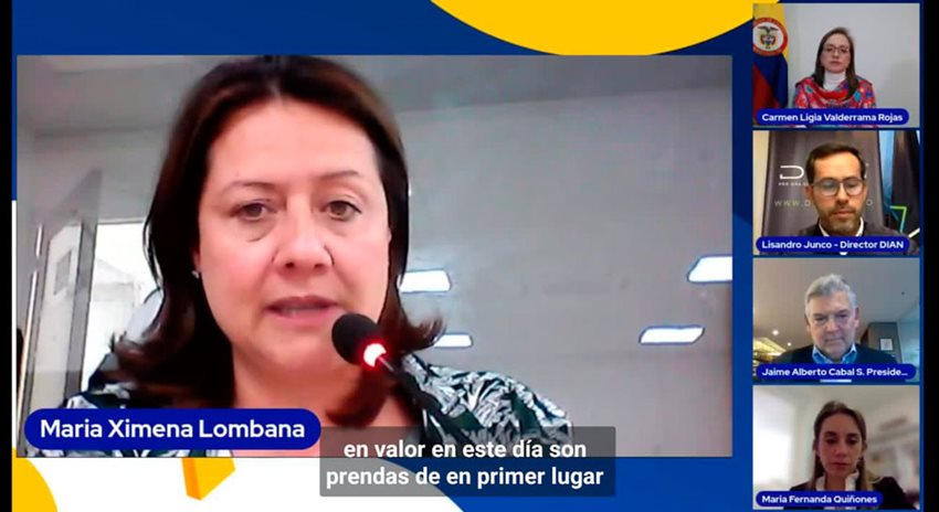 Ministra Ximena Lombana, junto a funcionarios del Gobierno y de gremios, en rueda de prensa día sin IVA.