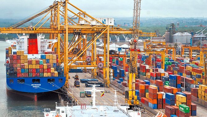 Gobierno adopta medidas para aliviar operaciones de comercio exterior afectadas por bloqueos.