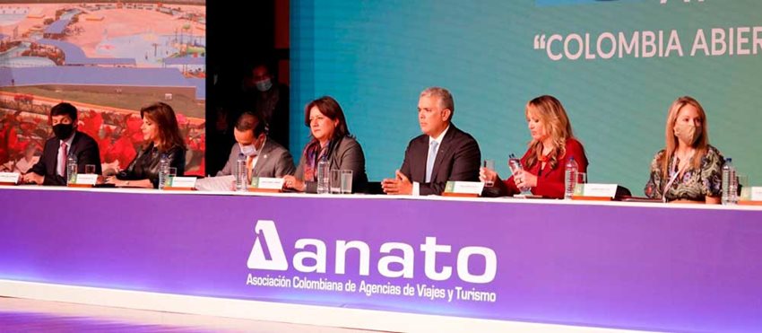 Presidente Iván Duque y ministra Ximena Lombana, junto a otros funcionarios, en la inauguración de Anato 2022.
