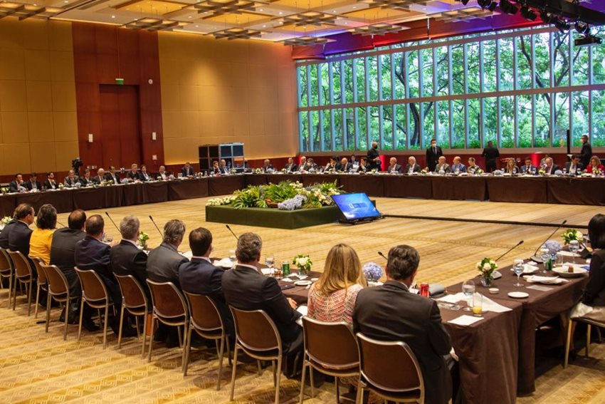 Empresarios, inversionistas y funcionarios de Brasil y Colombia reunidos durante la visita oficial a Brasil.
