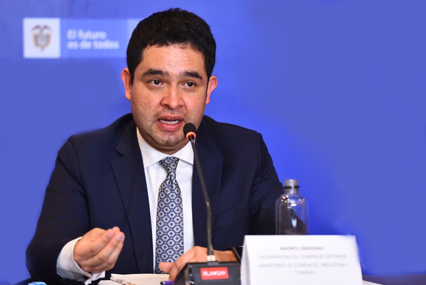Viceministro de Comercio Exterior, Andrés Cárdenas Muñoz, hablando en la tercera Comisión de Libre Comercio.