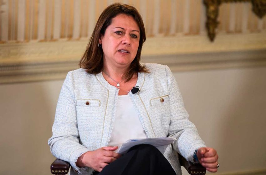 Ministra de Comercio, Industria y Turismo, Ximena Lombana, en medio de una entrevista.