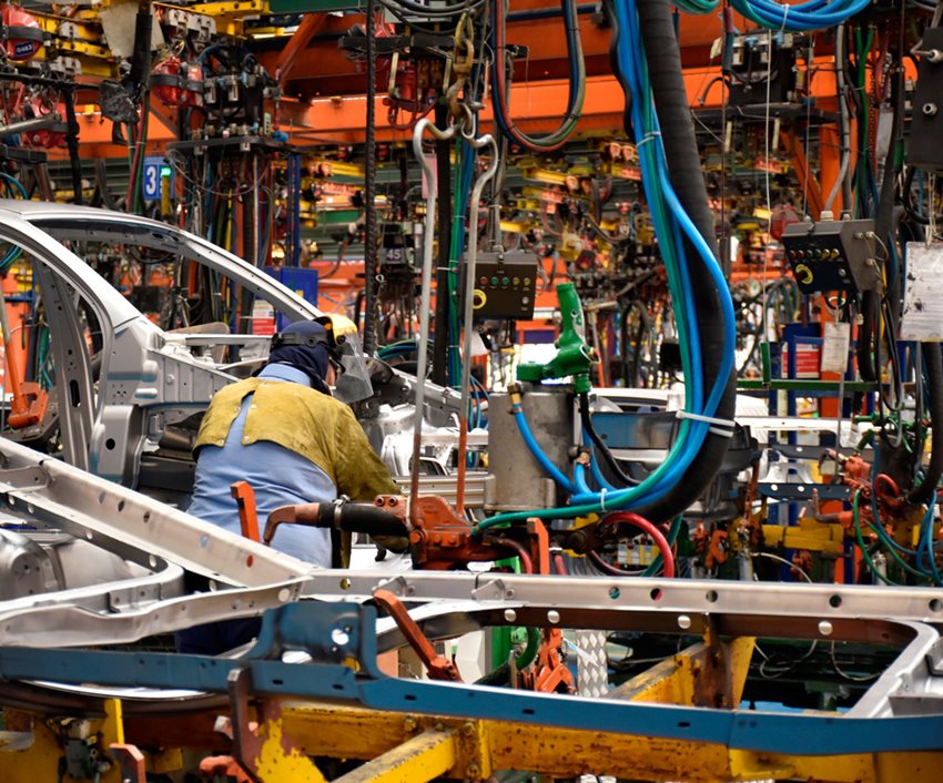 Al examinar por sectores, el de manufacturas es el que mayor crecimiento registra en llegada de inversión. 