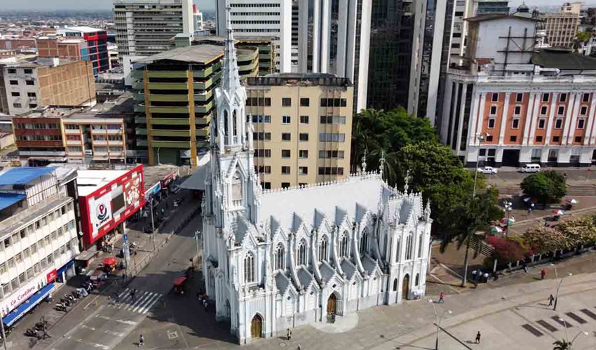 Fotografía, de día, de la iglesia La Ermita en Cali.