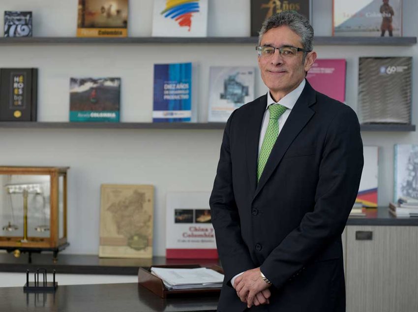 Viceministro de Desarrollo Empresarial, Saúl Pineda Hoyos, dejará su cargo para enfrentar nuevos retos