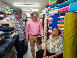 Ministro José Manuel Restrepo de visita a los comerciantes de Villavicencio.