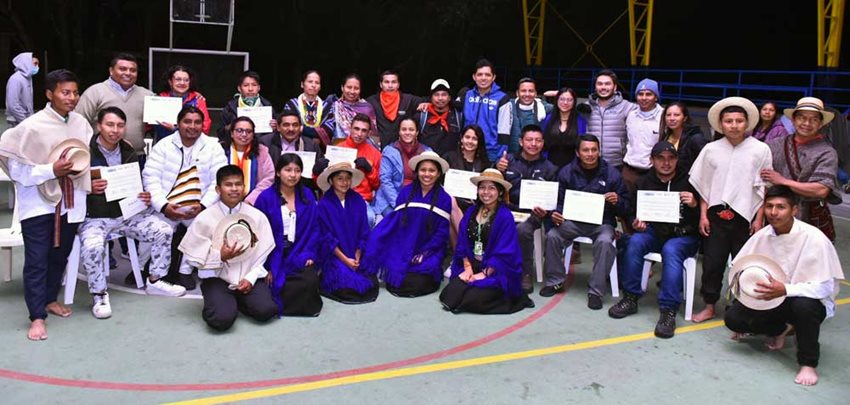 Fotografía de todos los participantes del Encuentro de Formación Intercultural de Turismo Indígena de Colombia
