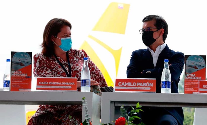 Mincomercio Ximena Lombana con Camilo Pabón, viceministro de Transporte, durante lanzamiento de Ultra Air.