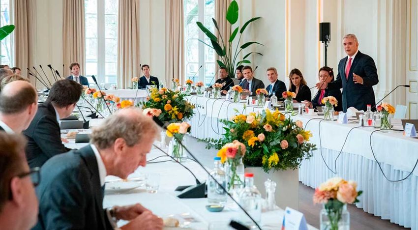 Presidente Iván Duque y ministra Ximena Lombana, durante almuerzo con inversionistas en Países Bajos.