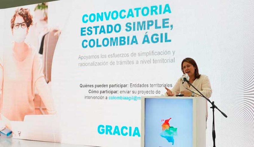 Ministra de Comercio, Ximena Lombana, anunciando convocatoria Estado Simple, Colombia Ágil.