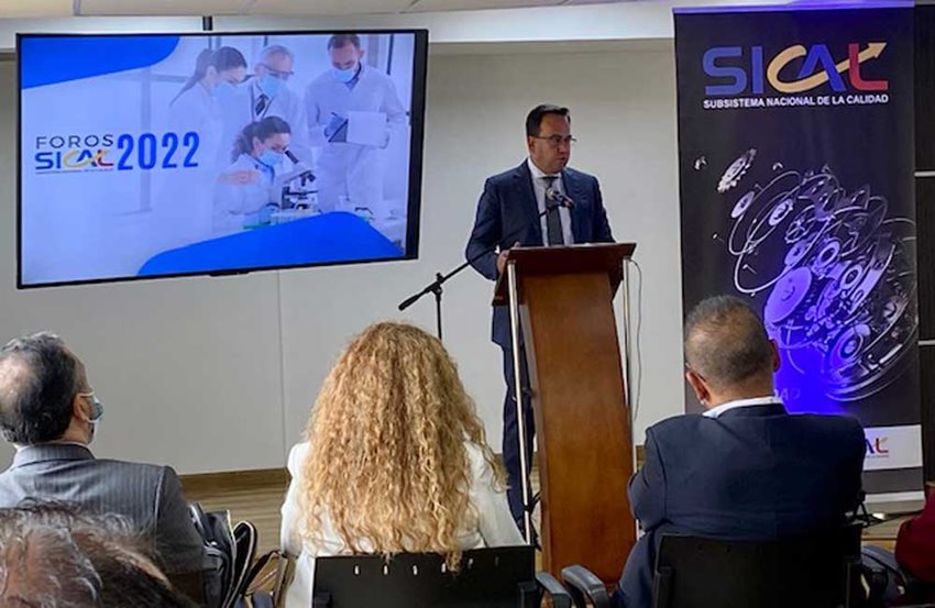 Viceministro de Desarrollo Empresarial, Jorge Enrique González Garnica, presentando el primer foro SICAL 2022.