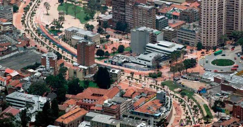 Panorámica, de día, de la ciudad capital de Colombia, Bogotá.
