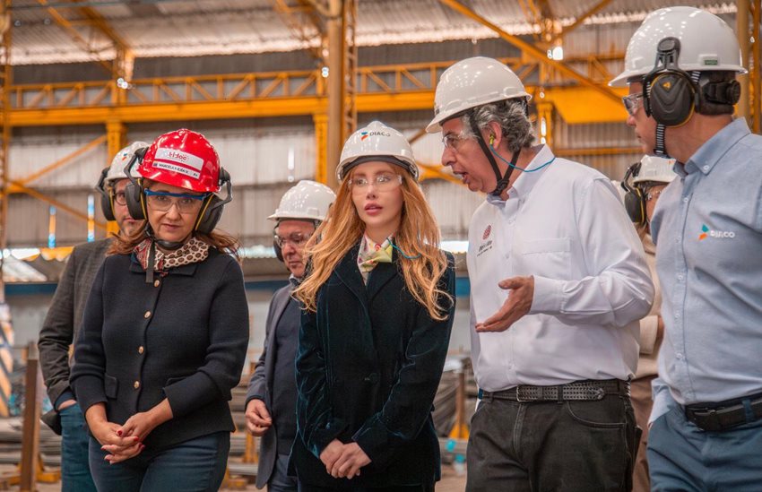 Ministra Diana Morales en visita con industriales de Colombia