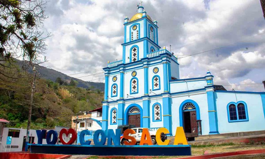Descripción de la imagen: Fachada azul de la iglesia de Consacá.