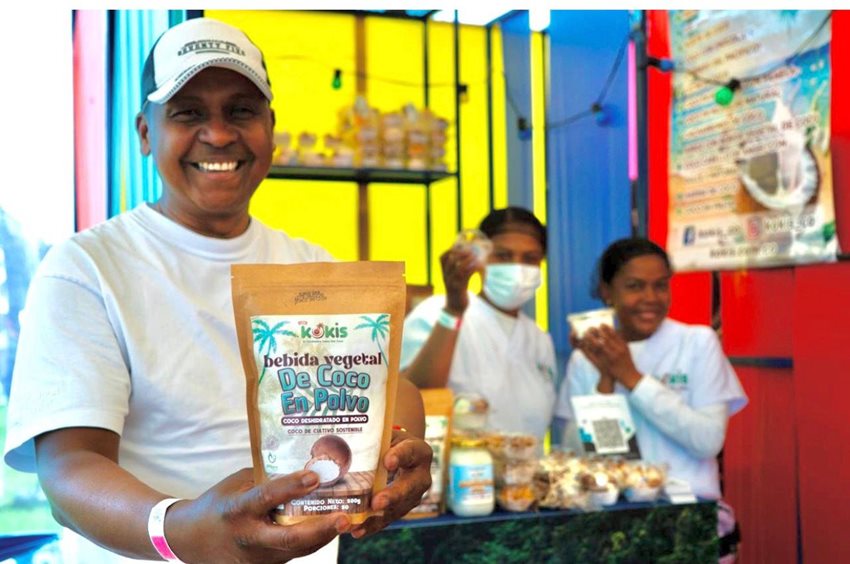 Descripción: Comunidades mostrando su gastronomía en ferias