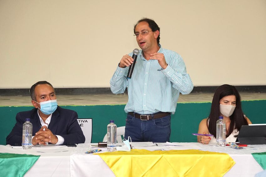 El Ministro de Comercio, Industria y Turismo, José Manuel Restrepo, visitó Caldas exponiendo la ruta para reac