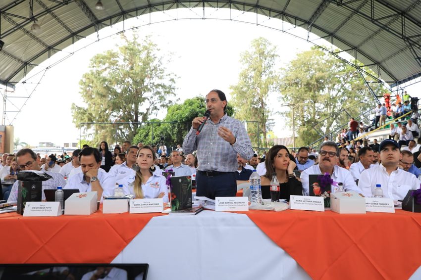 José Manuel Restrepo, ministro de Comercio, Industria y Turismo de Colombia en #ConstruyendoPaís en Armenia.
