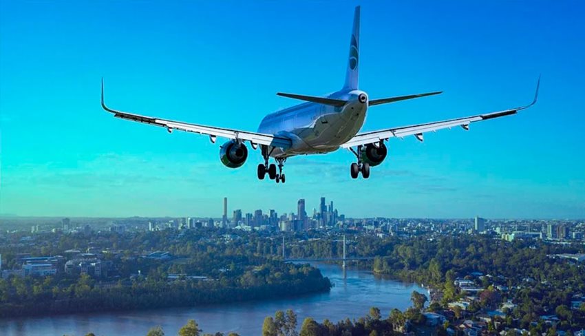 Avión sobrevolando la ciudad y vista panorámica de la misma.