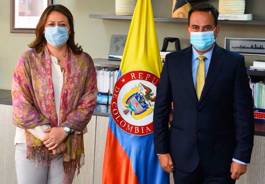 Mincomercio Ximena Lombana en posesión de Jorge González, nuevo Viceministro de Desarrollo Empresarial.