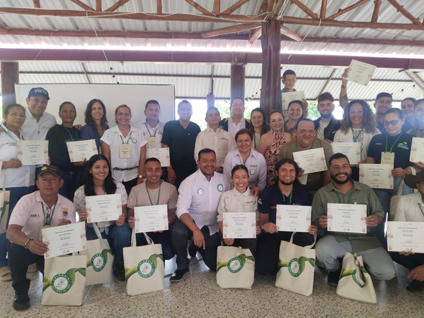 Descripción: Personas posando para la foto.