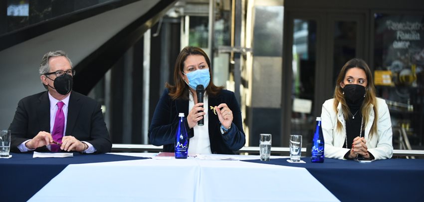 Ministra Ximena Lombana en su intervención durante la rueda de prensa de la primera jornada del día sin IVA.