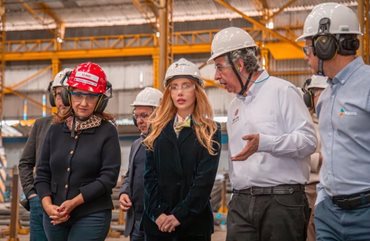 La ministra de Comercio, Industria y Turismo, Diana Marcela Morales Rojas en la industria automotriz con empre - Gobierno de las Oportunidades crea instrumentos para impulsar la movilidad eléctrica y al país como plataforma de producción de carros eléctricos 