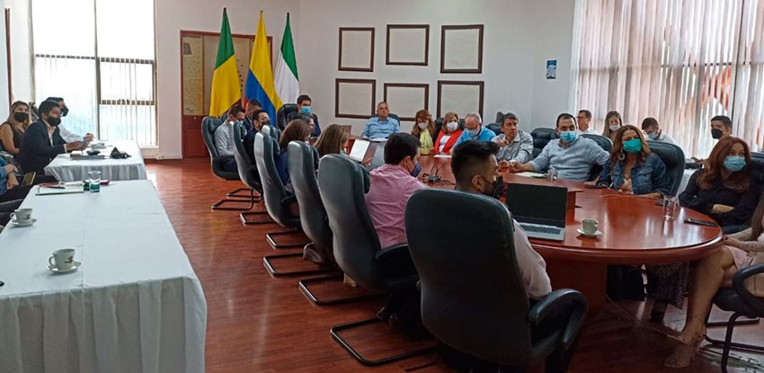 Viceministro de Comercio Exterior, Andrés Cárdenas, durante encuentro que sostuvo con autoridades en Quindío.
